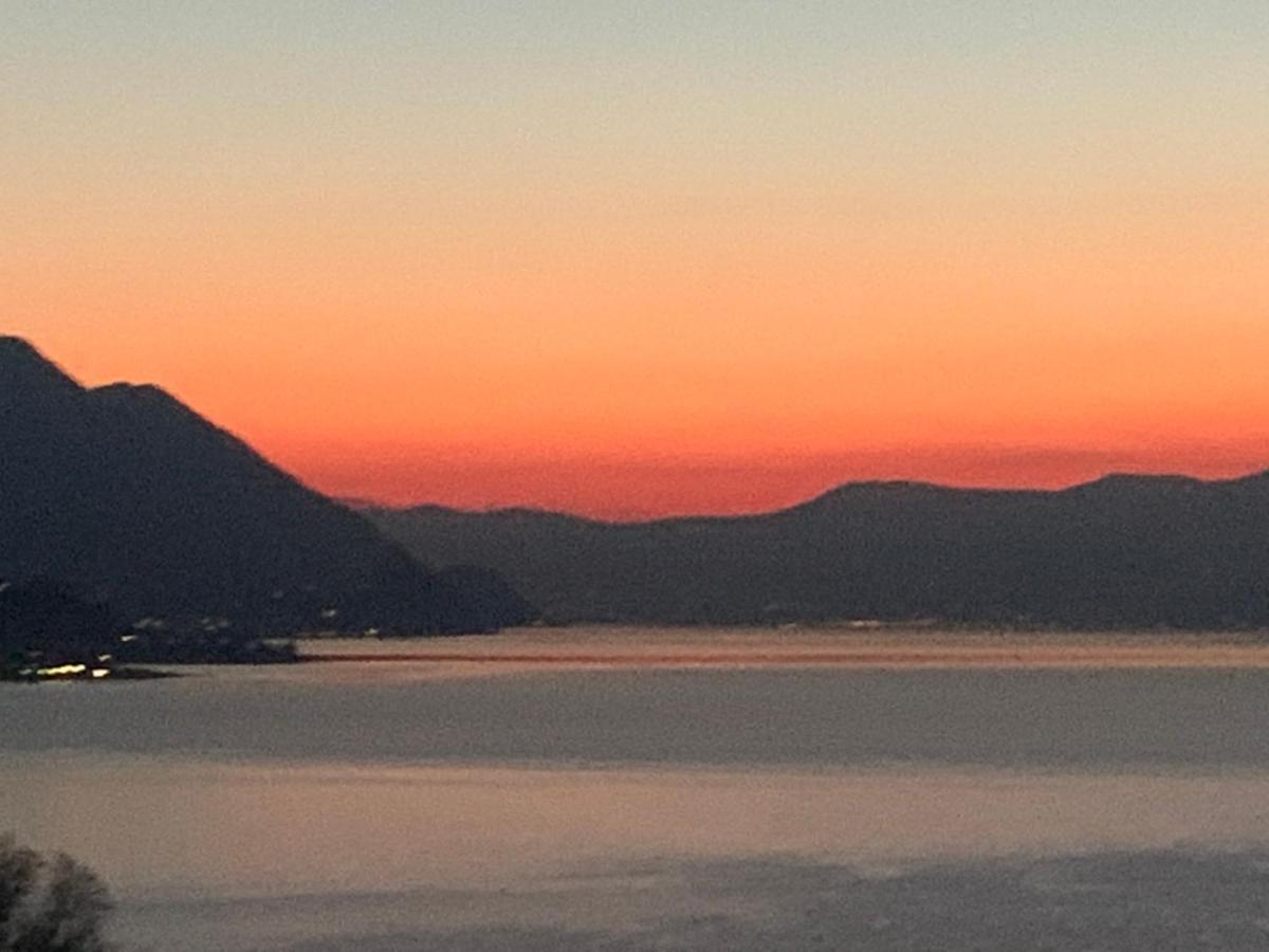 Casa Colmegna Mit Traumhaften See- Und Bergblick Luino Quarto foto